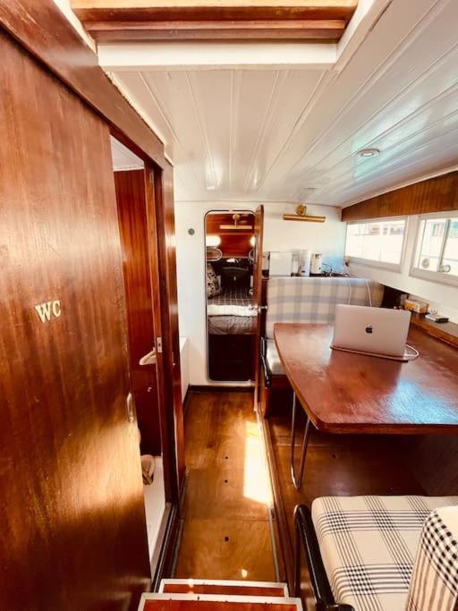 Vintage Classic 70S Boat! Hotel Sant Adria de Besos Exterior photo