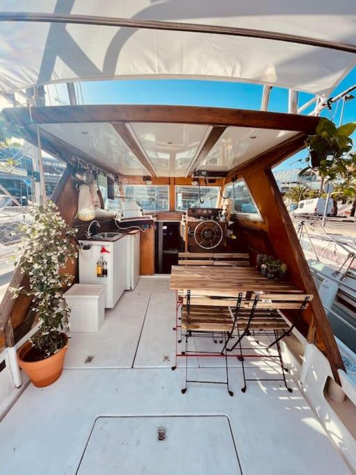Vintage Classic 70S Boat! Hotel Sant Adria de Besos Exterior photo